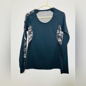 Fabletics Long Sleeve‎ Workout Top Women’s Small Black Camo Quick Dry